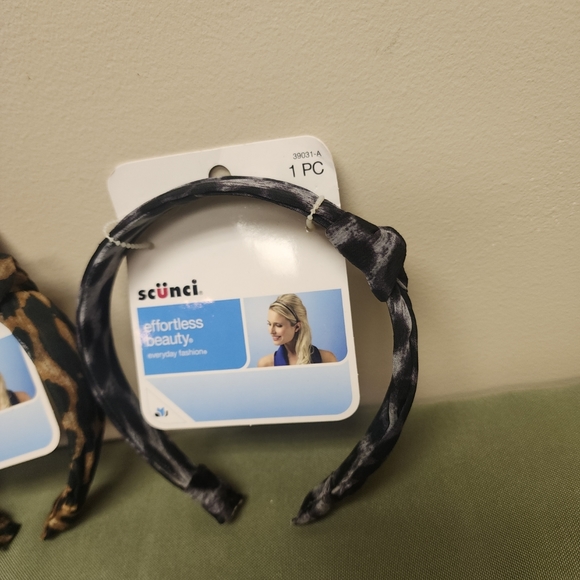 Lot Of 2 Scünci Headbands Leopard & Snow Leopard Design - Picture 4 of 4
